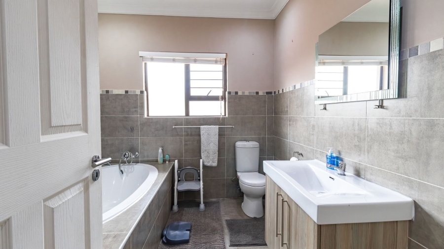 4 Bedroom Property for Sale in Boschdal North West